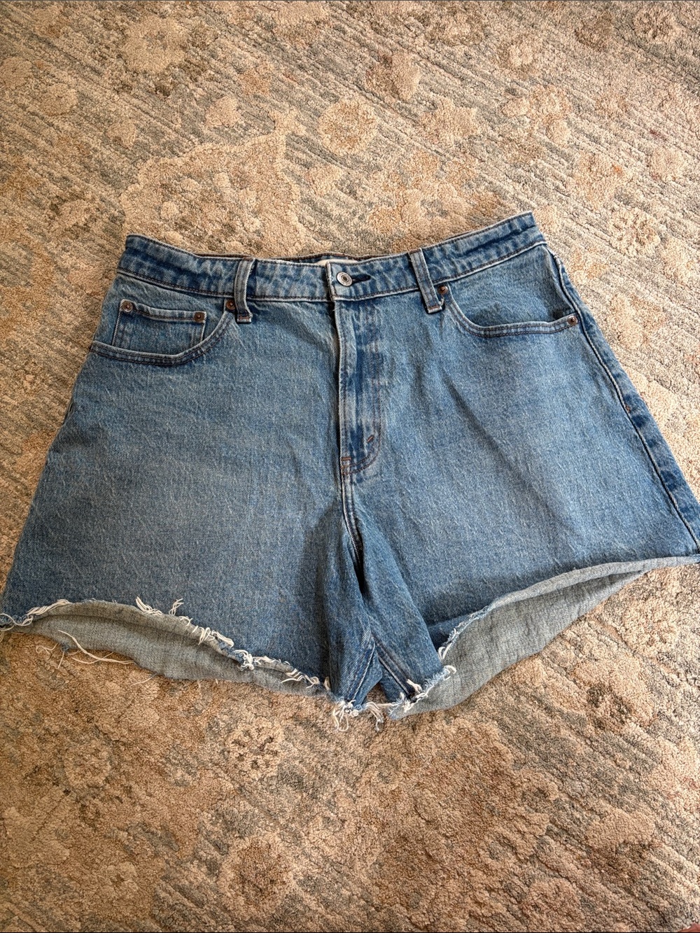 Abercrombie & Fitch Curve Love High Rise "The Dad Short" – Size 31 / 12